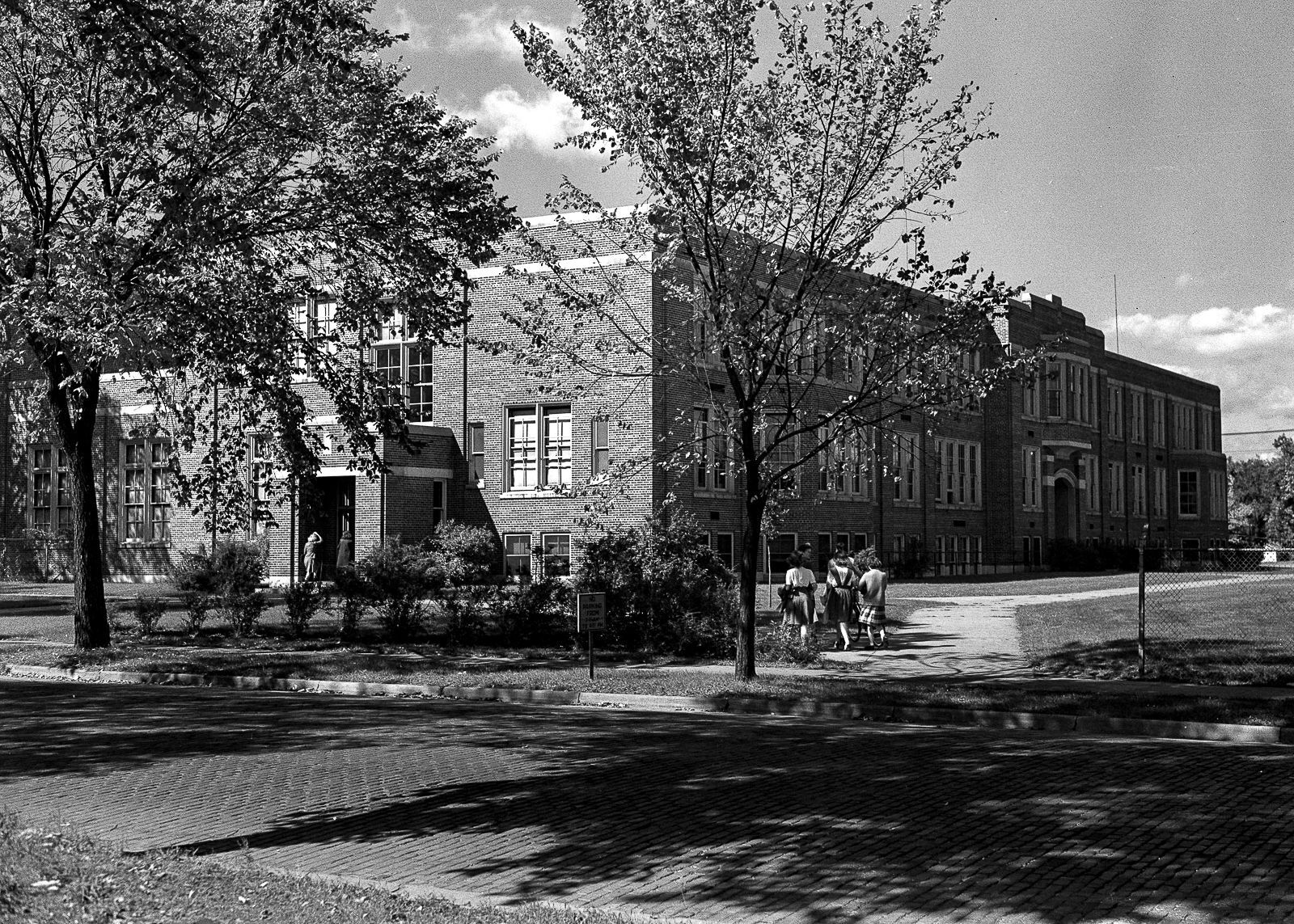 UW-L Collection, State Teachers College Training School, 1944